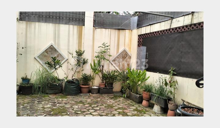 backyard rumah 2 lantai dalam komplek