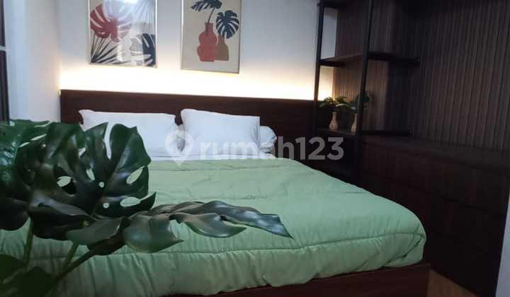 kamar tidur apartemen urbano 2br besar lengkap