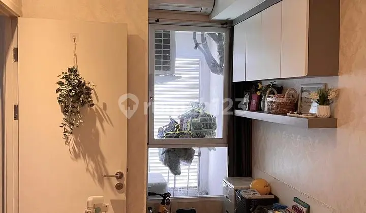 ruang keluarga dijual apartemen urbano lengkap furnis