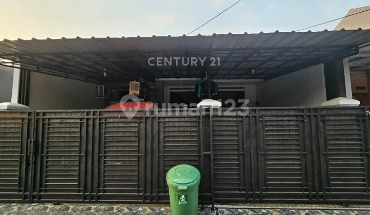 tampak depan rumah strategis dekat ke stasiun