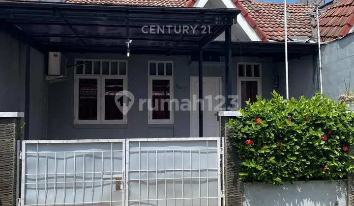 tampak depan rumah strategis dekat tol bogor
