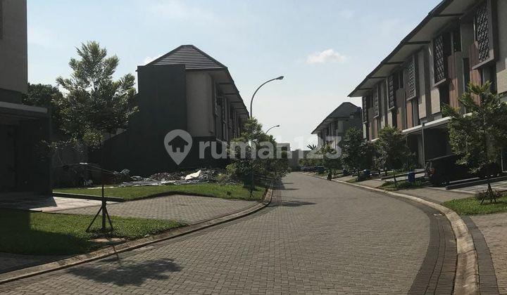 tampak depan rumah siap huni 3 lantai