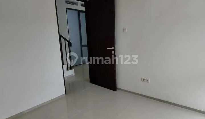 kamar tidur rumah bagus siap huni shm