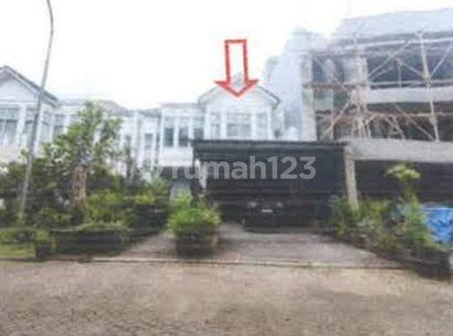 ruang tamu rumah bagus dekat akses tol
