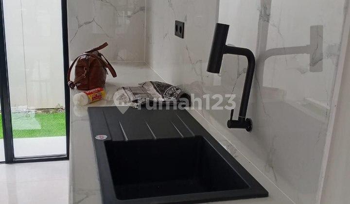 dapur rumah modern 2 lantai semi