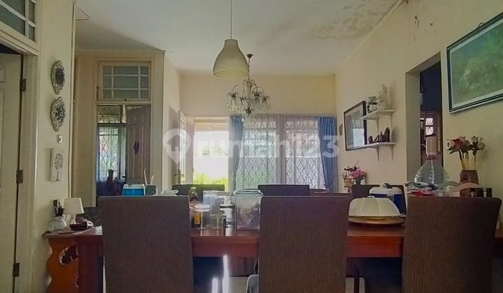 ruang makan rumah butuh renovasi, shm, dekat