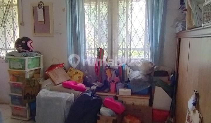 kamar tidur rumah butuh renovasi, shm, dekat