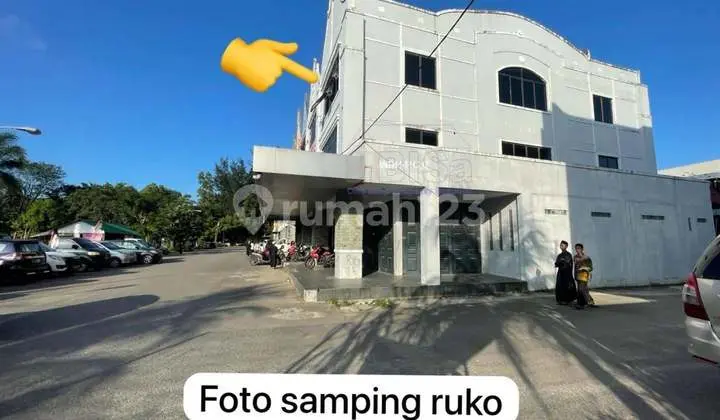 tampak depan 2 ruko gandeng 3 lantai