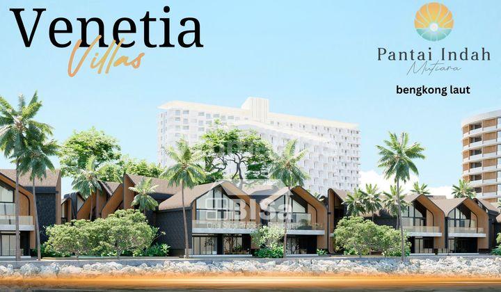 tampak depan villa hadap laut venetia di