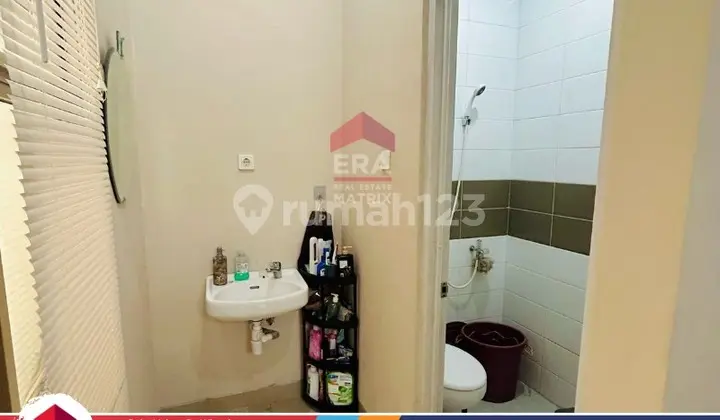 kamar mandi rumah bagus cantik terawat grand