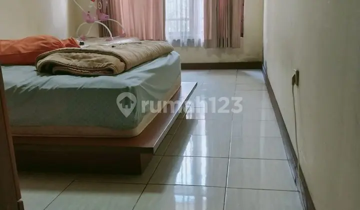 kamar tidur rumah lama siap huni di