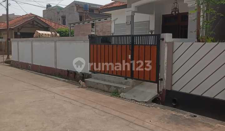 tampak depan rumah clasik murah hoek di