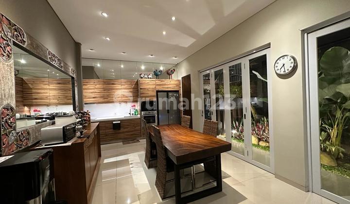 tampak depan rumah modern siap huni di