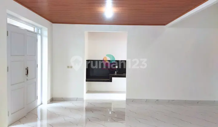 ruang keluarga rumah cantik modern terenovasi di