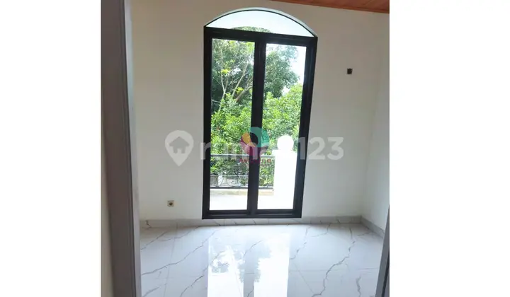 kamar tidur rumah cantik modern terenovasi di