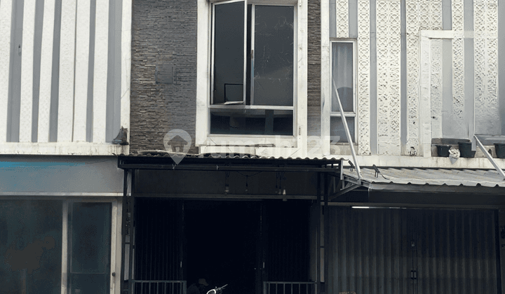 tampak depan ruko shm lokasi paling ramai