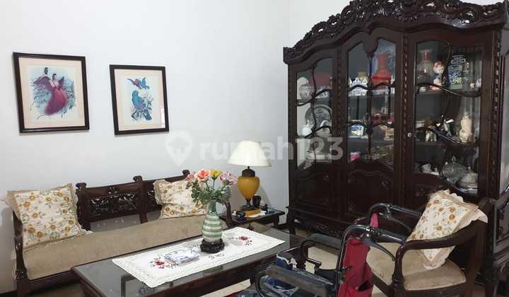 tampak depan rumah lama, cocok untuk usaha