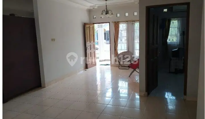 ruang tamu rumah 1 lantai luas dekat