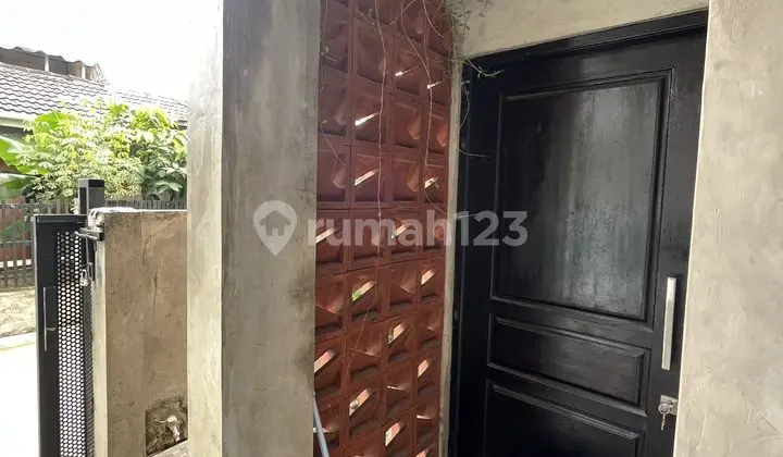 teras dijual rumah 2 lantai di