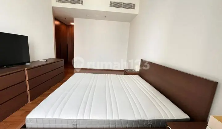 kamar tidur classy apartement near shopping center