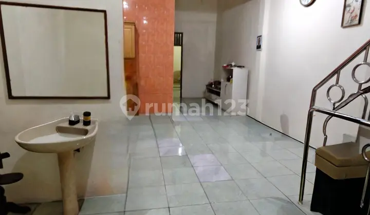 ruang keluarga rumah dekat busway dan sunter