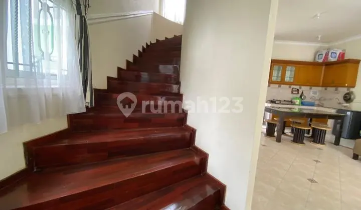 mezanin dijual villa kota bunga tipe