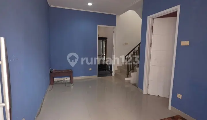 ruang tamu rumah strategis cuma 10 menint