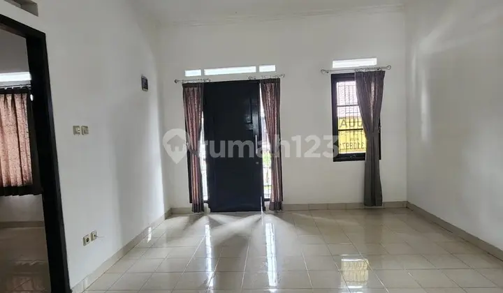 ruang keluarga rumah strategis hanya 5 menit