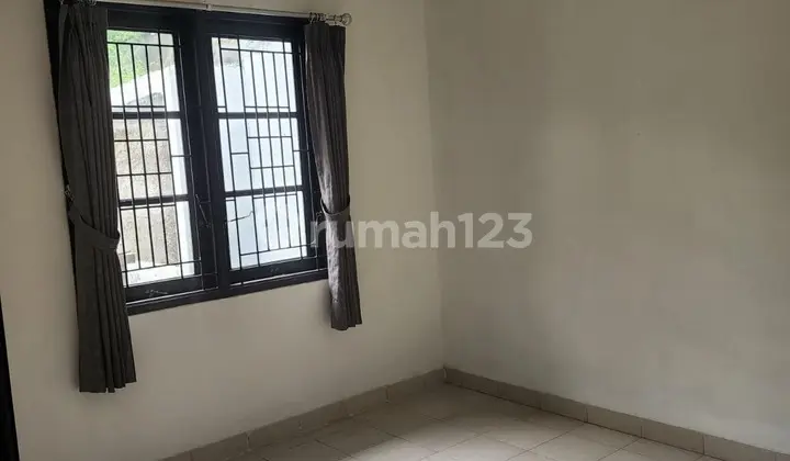 kamar tidur rumah strategis hanya 5 menit