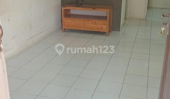 ruang tamu rumah tipe 72/72 shm taman