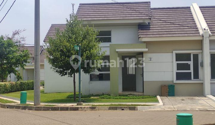 tampak depan rumah summarecon karawang baru strategis