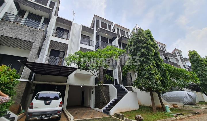 ruang tamu rumah di lebak bulus, bona