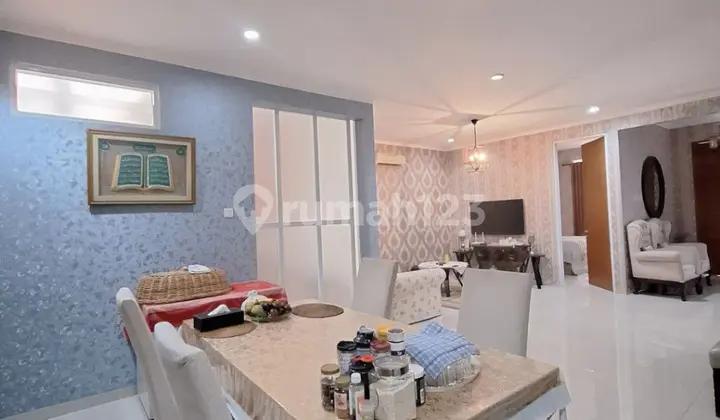 ruang makan rumah bagus sudah renovasi di