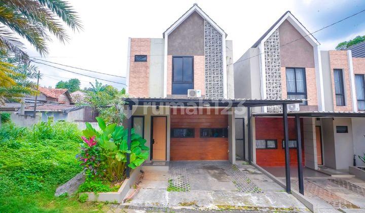 tampak depan rumah cantik 2 lt siap