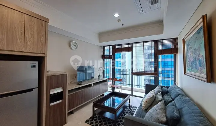 ruang tamu disewakan luxury apartment lokasi strategis