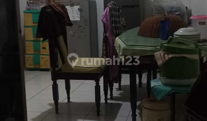 ruang makan dijual rumah 2 lantai perum