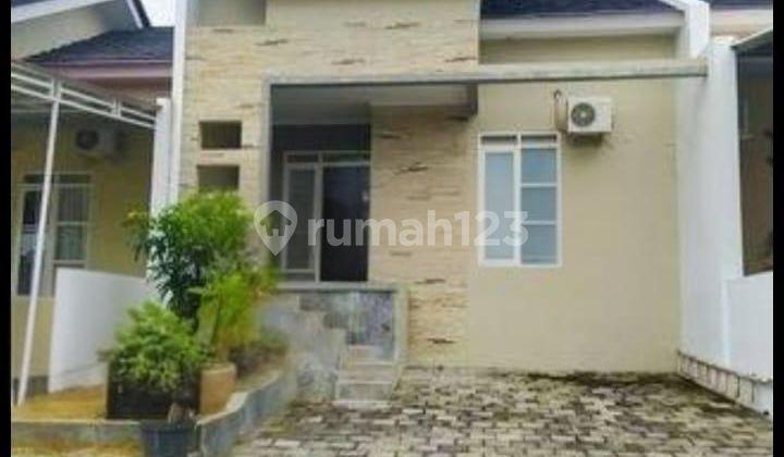 tampak depan rumah tengah kota semarang dekat