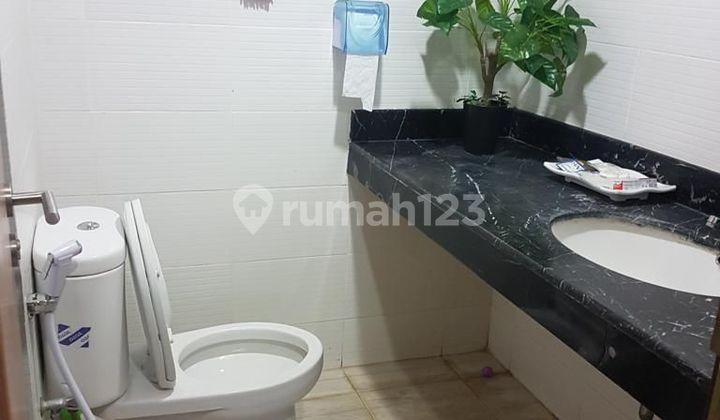 kamar mandi apartemen 2 bedroom furnished tengah