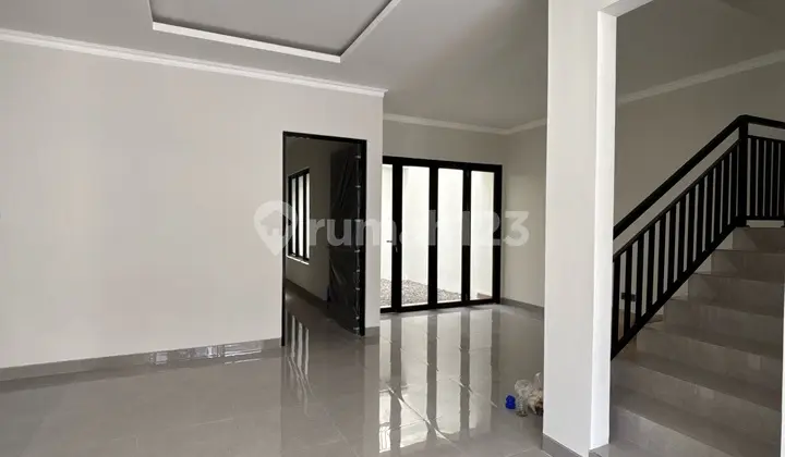ruang makan rumah mewah 2 lantai di