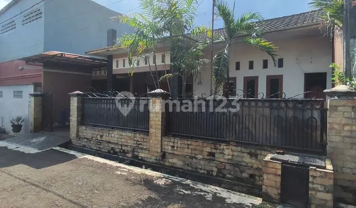 tampak depan rumah mewah murah dalam komplek