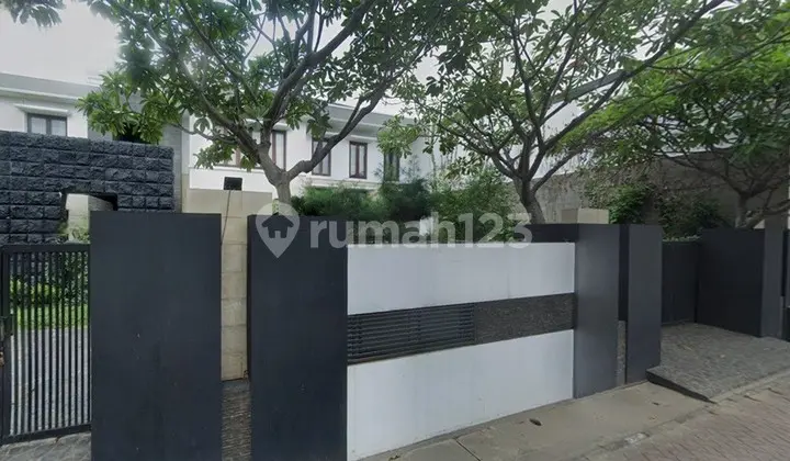 tampak depan rumah hoek 2lt di puri