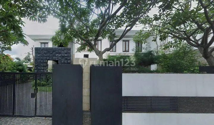 tampak depan rumah hoek 2lt di puri