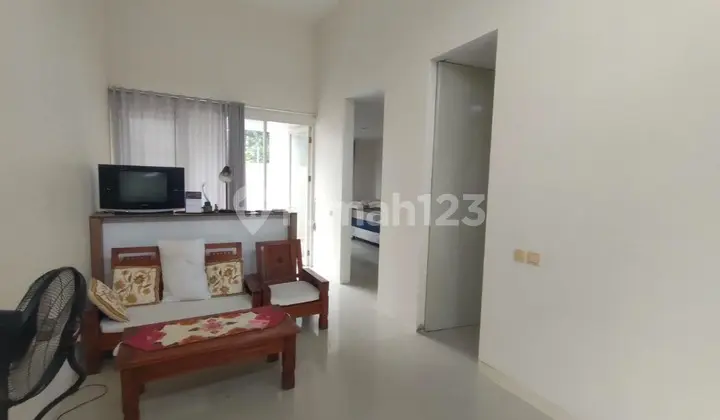 ruang tamu rumah murah dalam perumahan jalan