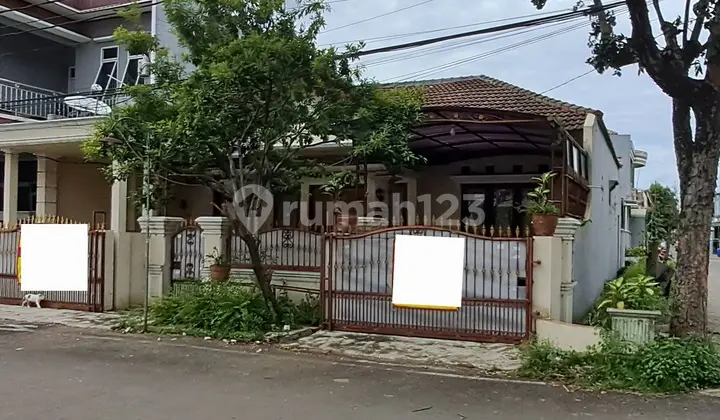tampak depan dijual cepat rumah hook dekat