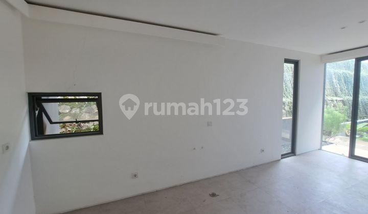 ruang tamu rumah luas siap huni 15