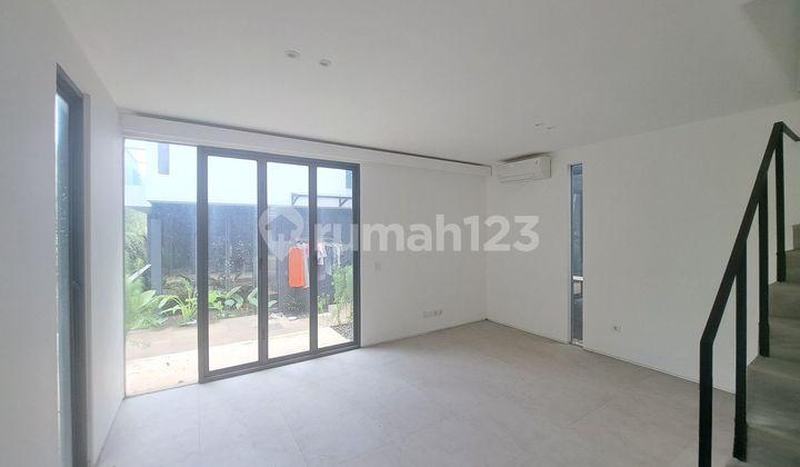 ruang tamu rumah luas siap huni 15