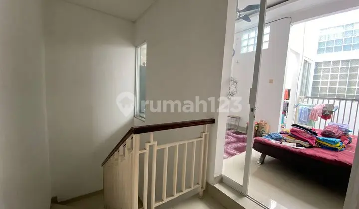foto lainnya rumah 2 lantai depan taman