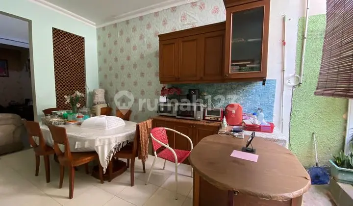 ruang makan rumah homey dan asri 2