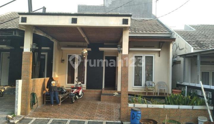 tampak depan rumah terawat 1 lantai cibinong