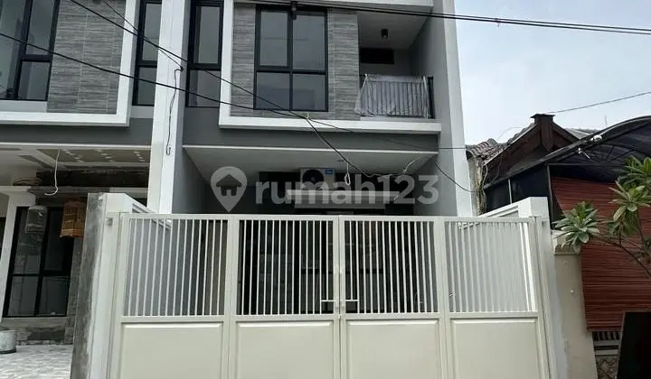 tampak depan rumah baru gress 2 lantai